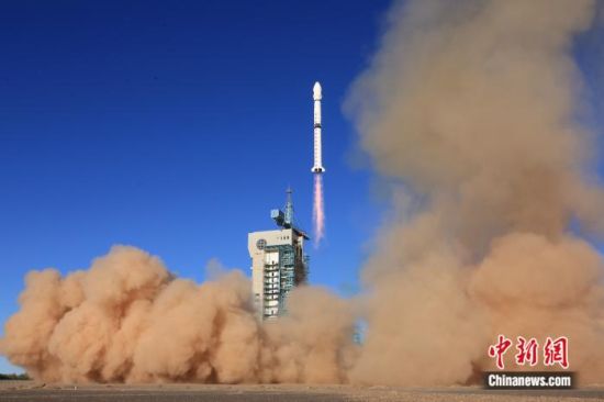 中国成功发射风云三号E气象卫星。王明艳 摄