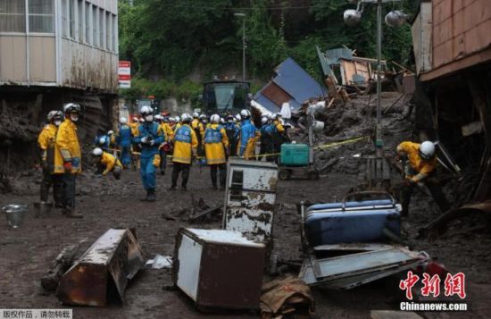 当地时间7月5日，日本静冈县热海市泥石流救援现场。