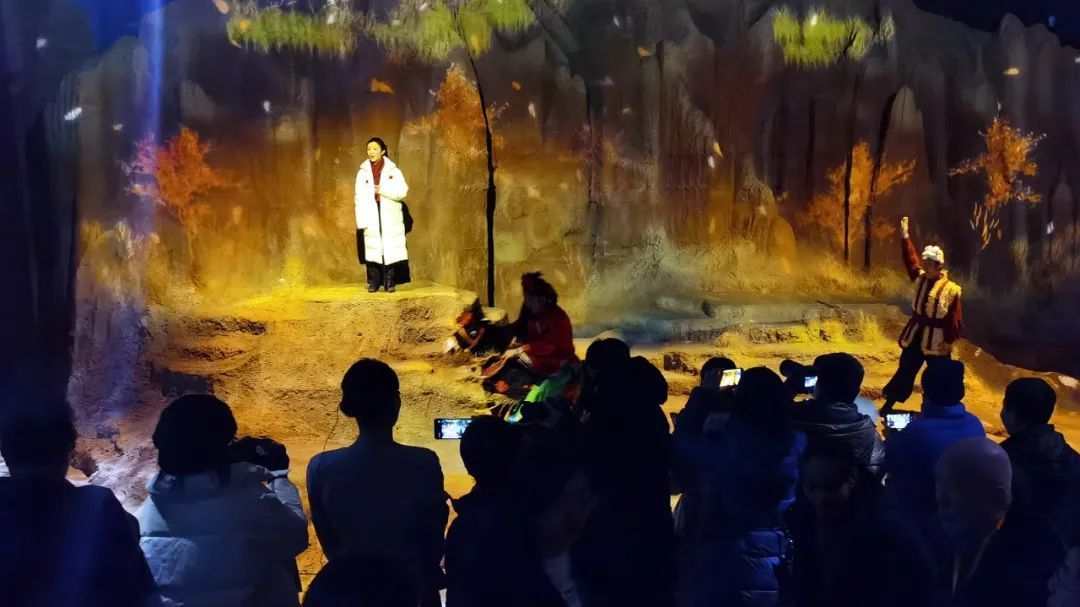 2023年12月27日，国家级陕北文化生态保护区(陕西省榆林市)“榆林·陕北民歌展”在京开幕。活动现场，歌手演唱陕北民歌。记者 郝彦丰 摄