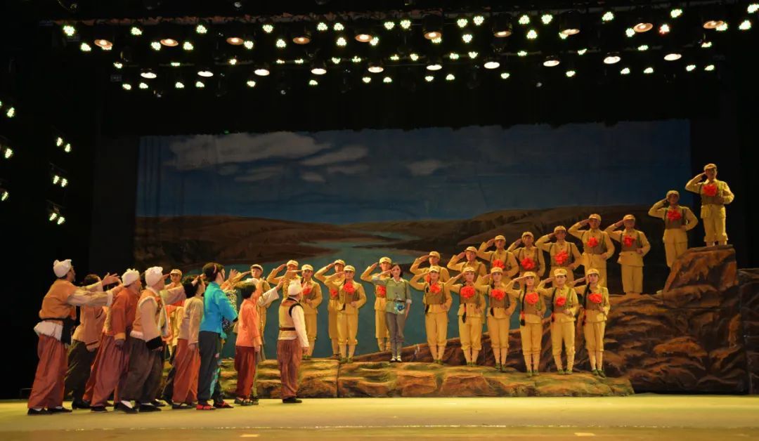 陕北民歌剧《延河谣》演出剧照。